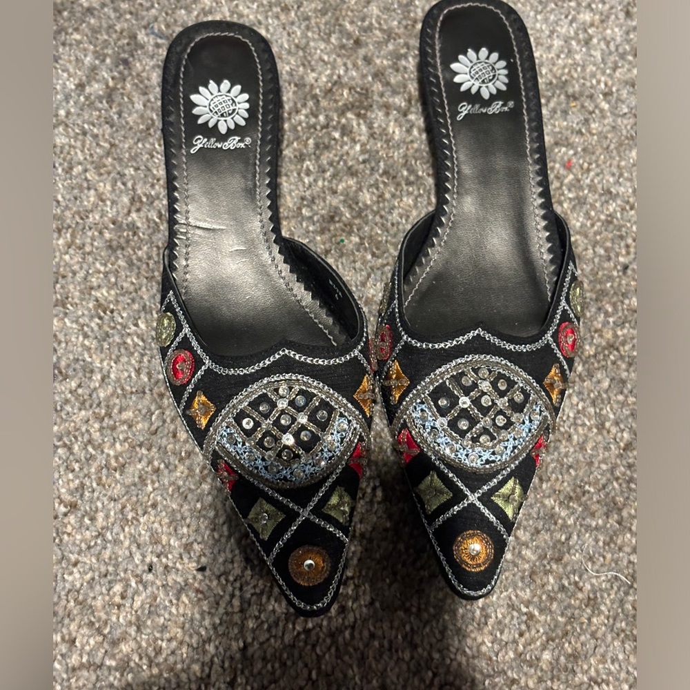 Black yellow box mules